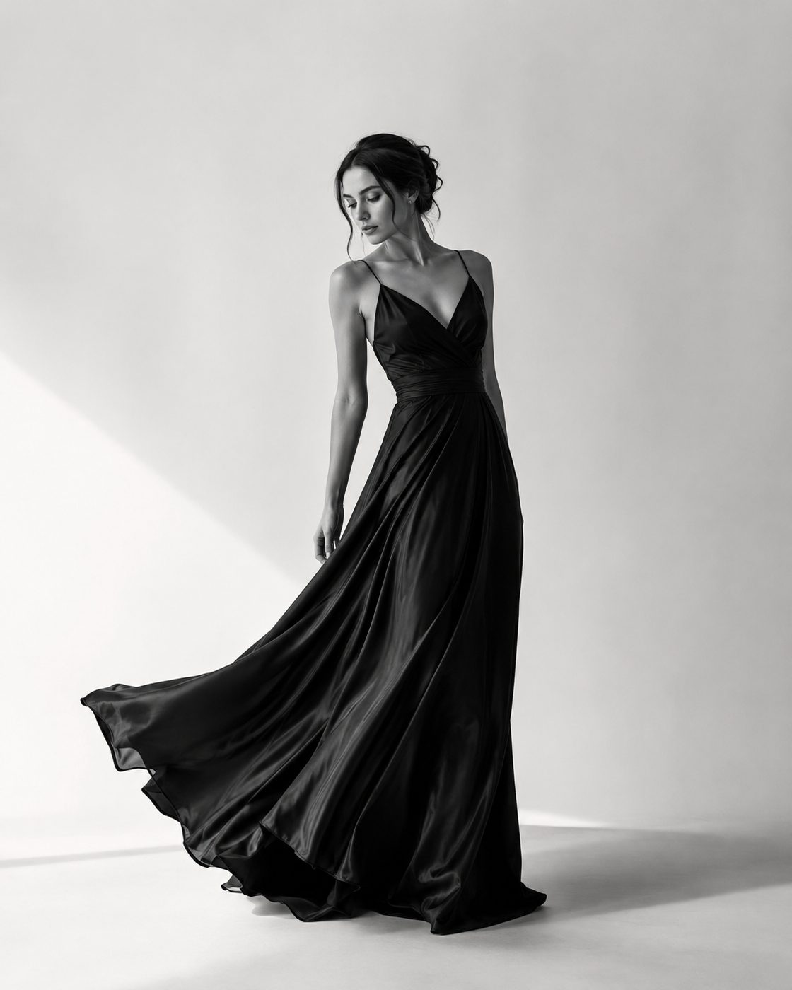 Bodenlanges Abendkleid in Bewegung, auf Mass gefertigt, Atelier Rikelmys